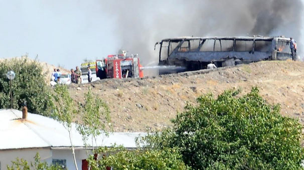 Askerleri taşıyan araca saldırı!