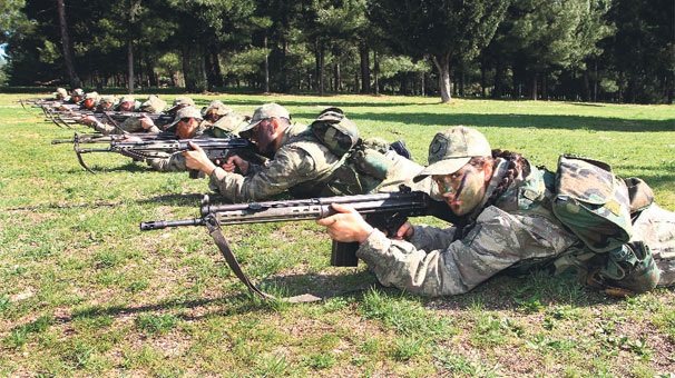 Kadın astsubaylar göreve gün sayıyor