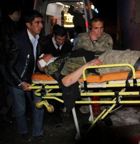 Van'da askeri araç kaza yaptı: 13 asker yaralandı