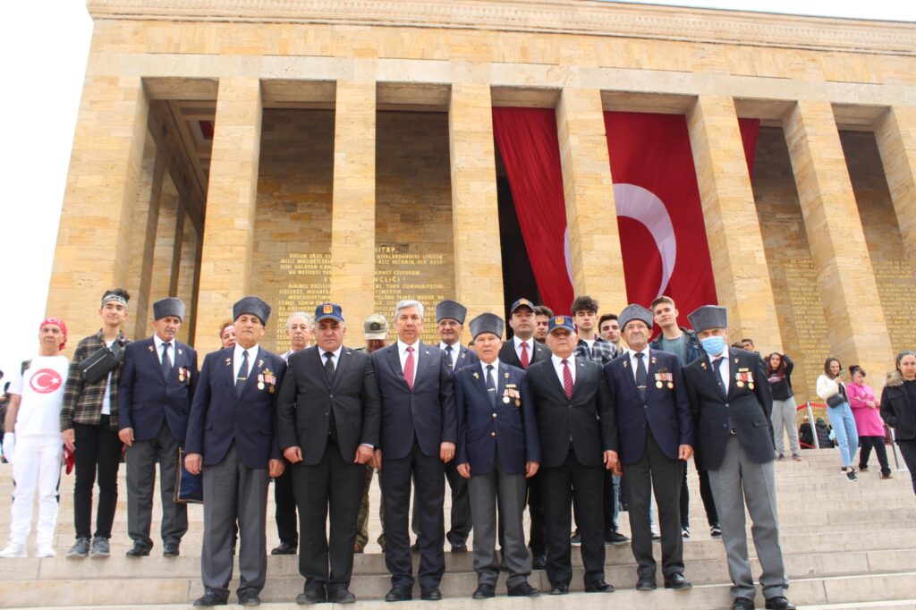 AZERBAYCAN ASKERİ DERNEKLER FEDERASYONU BAŞKANI SN. EMİN HASANLI VE AZERBAYCAN KARABAĞ SAVAŞI GAZİLERİMİZLE ANITKABİR’İ ZİYARET